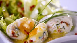 Салата с поширани яйца