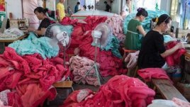 Намериха отровни химикали в детски дрехи на световни марки