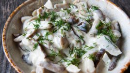 Бързо пилешко със сметана и гъби