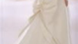 Дълга, бяла рокля