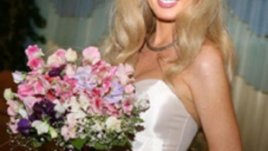 Бледо розов сатен и диаманти