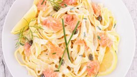 Спагети със сметана и сьомга