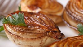 Рецепта за гарнитура печен лук с подправки