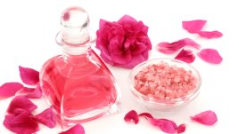 Пилинг с розова сол и розова вода за красива кожа