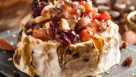 Сирене Бри със смокини и бадеми 