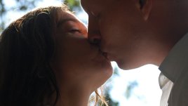 Неочаквани ползи от целувката