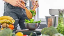 Салата с марули и пармезан