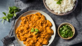 Тайландско пиле с къри и кокосово мляко