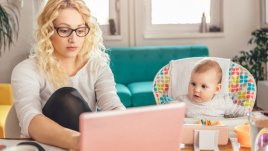 3 признака, че споделяте твърде много за децата си във Фейсбук 