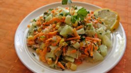 Топла салата с киноа 