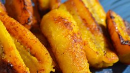 Пържен банан с мед и масло