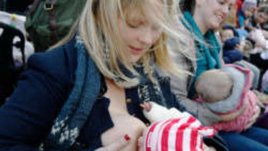 Как да съм сигурна, че бебето е добре накърмено?