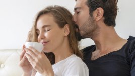 10 признака, че той е истински лудо влюбен във вас