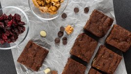 Рецепта за немски кекс с боровинки и орехи