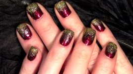 Маникюр със златни частици