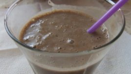 Енергийна закуска с банан и сусамов тахан