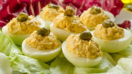 Пълнени яйца с риба тон