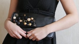 Как да си направите оригинална чантичка с копчета