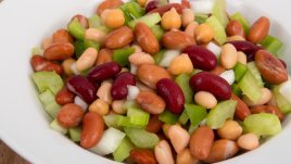 Зимна салата с боб и царевица