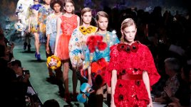 Карл Лагерфелд с флорална колекция за есен/зима 2017-2018 