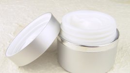 Как да си направите нощен антистареещ крем за лице?