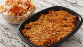 Кисело зеле с боб на фурна