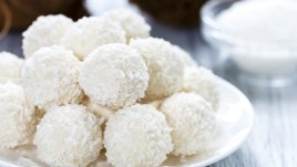 Кокосови топчета с рикота