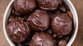 Шоколадови топчета с коняк 