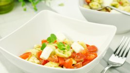 Салата капрезе с паста и песто 