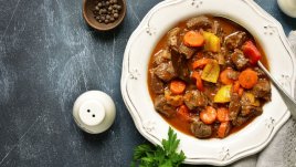 Пилешко в глинен гювеч