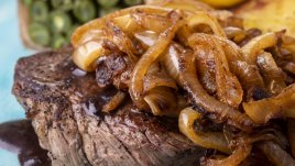 Гарнитура пикантен задушен лук