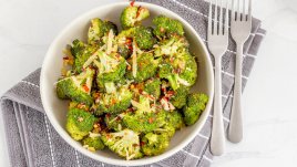 Задушени броколи с чесън 