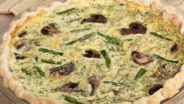 Киш с аспержи, бекон и гъби