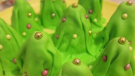 Ефектни коледни елхички без печене