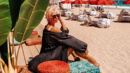 И Алекс Енева избяга на българското море