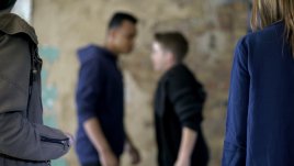 Психолог: Проблемът с „локалите“ идва от семейството и неангажираността на родителите