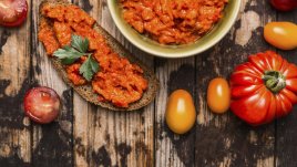 Лютеница от сини сливи