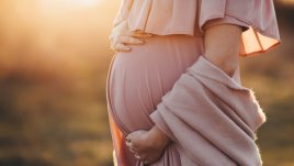 Как протича естественото раждане с акушерка