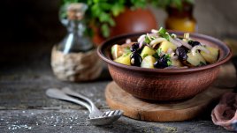 Картофена салата с маслини и дресинг