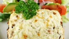 Мусака с колбаси и картофи