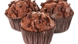 Мъфини с фъстъчено масло и шоколадови парченца