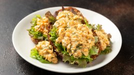 Тост с яйца и авокадо