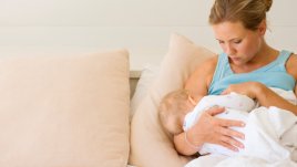 Защо нощното кърмене е толкова важно