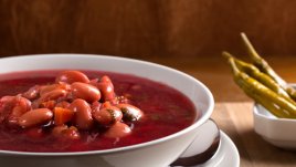 Украински борш с червено цвекло и боб