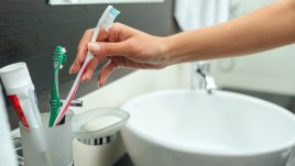 Как да дезинфекцирате четката за зъби