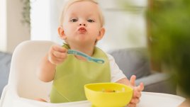 Как правилно да храните бебето в столчето