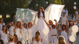 Тайно място. Тайна среща. Бяла вечеря!