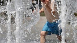 3  мокри игри за бебета и малки деца