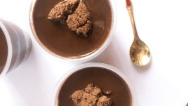 Топъл шоколад, който се яде с лъжичка