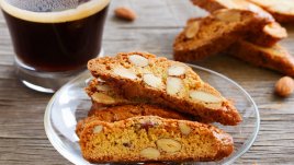 Домашни бишкоти с бадеми и кокос